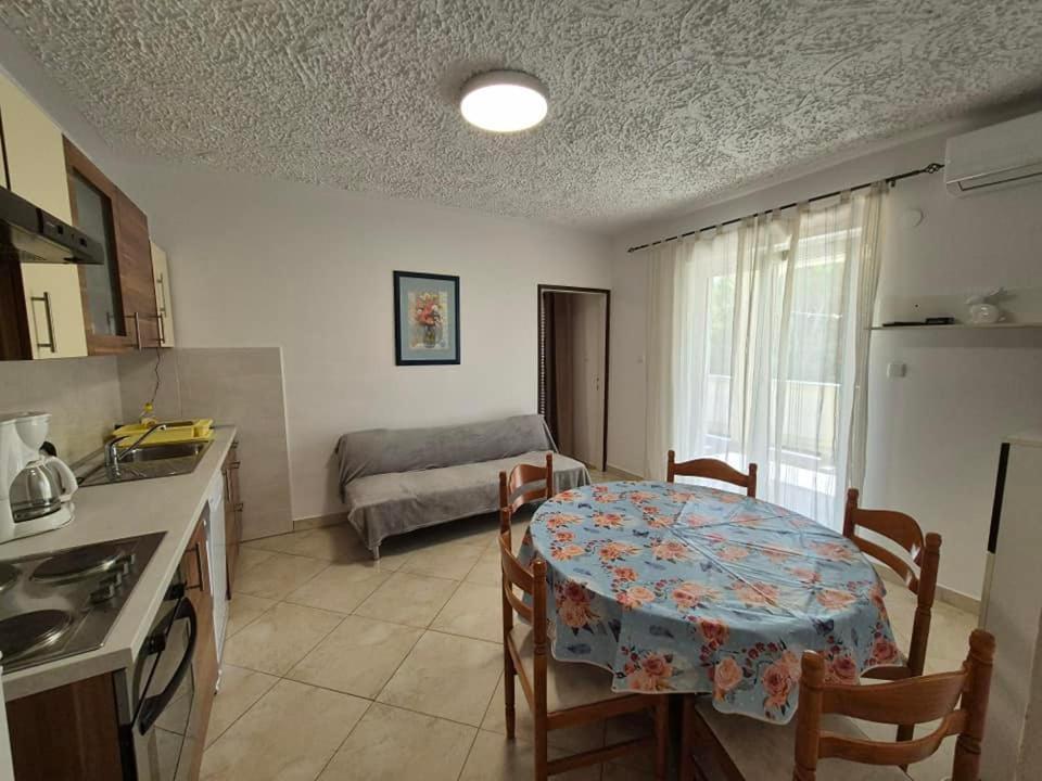 Apartments Velinka Mundanije Екстериор снимка